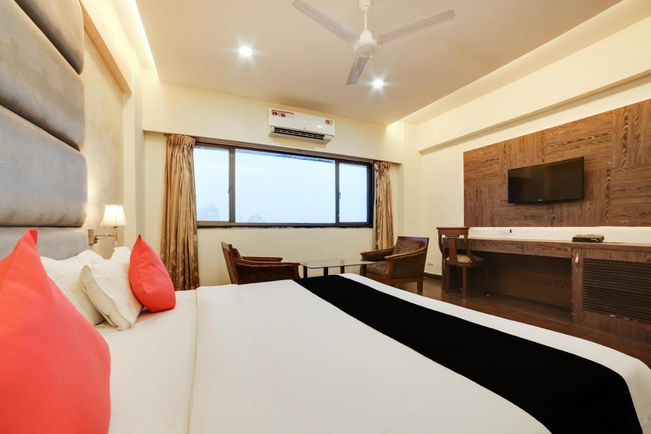 Capital O 61351 Waii International Hotel Bhalukpung Exterior foto