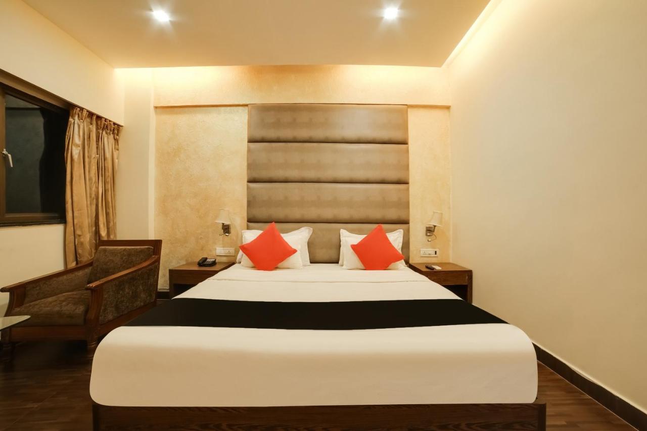 Capital O 61351 Waii International Hotel Bhalukpung Quarto foto