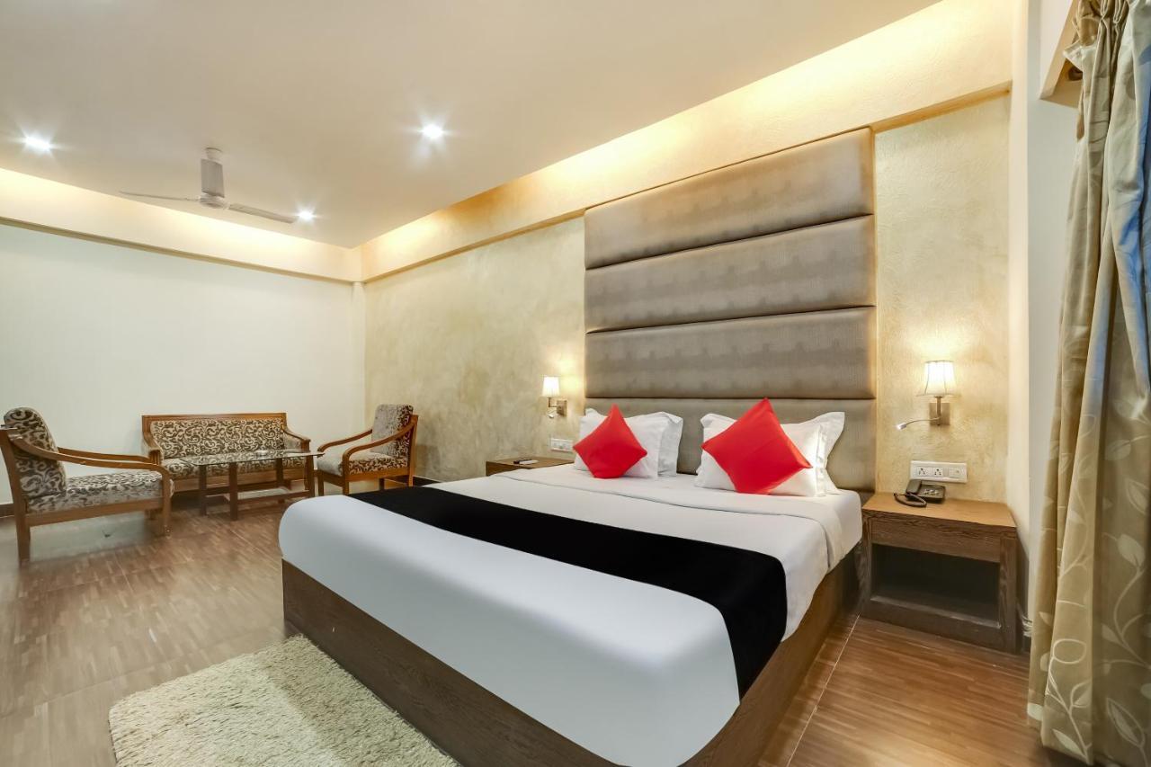 Capital O 61351 Waii International Hotel Bhalukpung Quarto foto