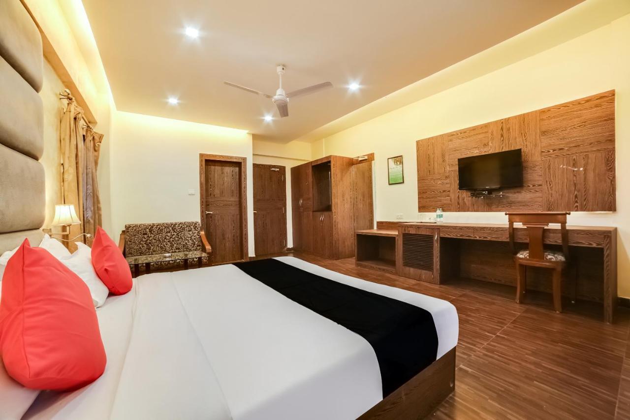Capital O 61351 Waii International Hotel Bhalukpung Exterior foto