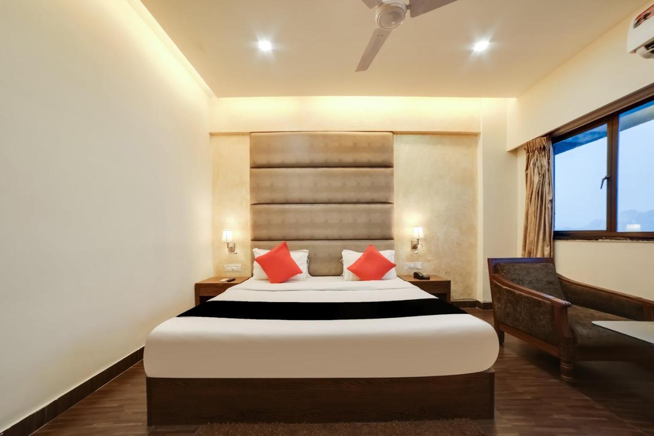 Capital O 61351 Waii International Hotel Bhalukpung Exterior foto