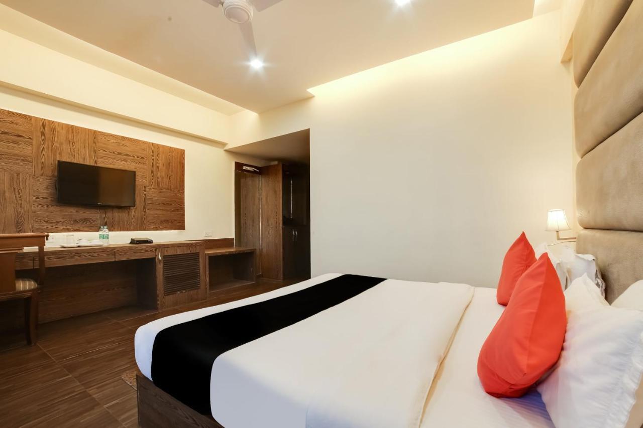 Capital O 61351 Waii International Hotel Bhalukpung Exterior foto